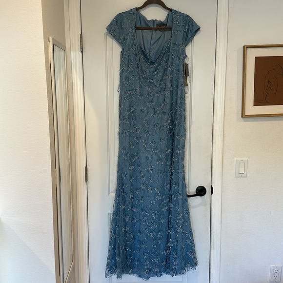 NWT $1095 Theia Blue Floral Sequin Sweetheart Cap-Sleeve Gown Dress Size 16 - Picture 5 of 13